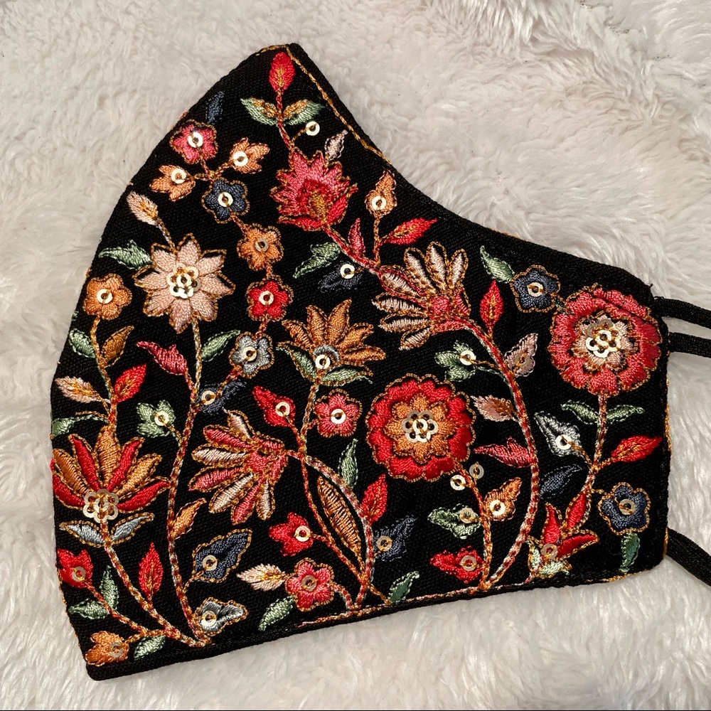 Pure linen face mask - hand embroidered - Black